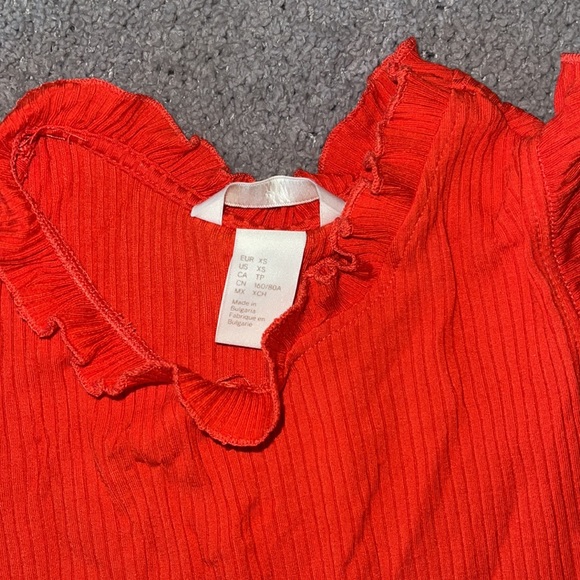 H&M Red Ruffle Neck Ribbed Top! - Picture 3 of 3